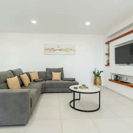 Casa Antonette, Lovely House With A Pool Semesterbostad Calheta (Madeira)