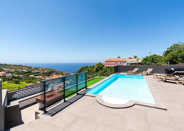 Casa Antonette, Lovely House With A Pool * Calheta (Madeira)