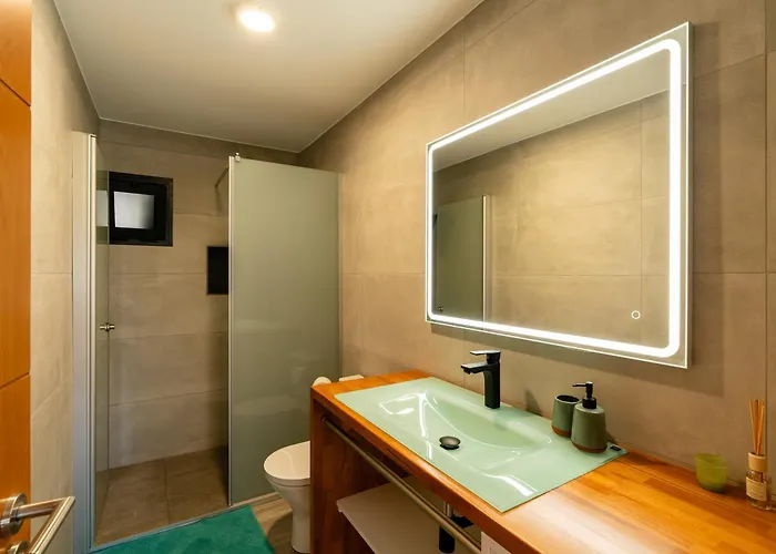 Casa Antonette, Lovely House With A Pool * Calheta (Madeira)