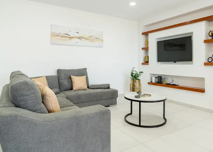 Casa Antonette, Lovely House With A Pool Casa de Férias