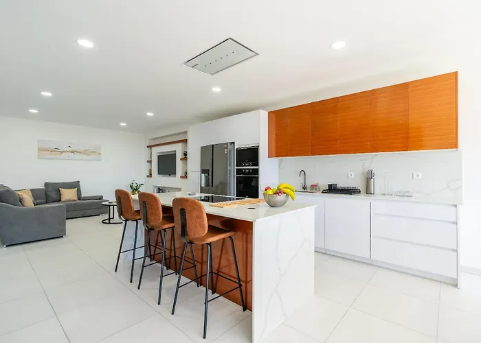 Casa Antonette, Lovely House With A Pool Casa de Férias *