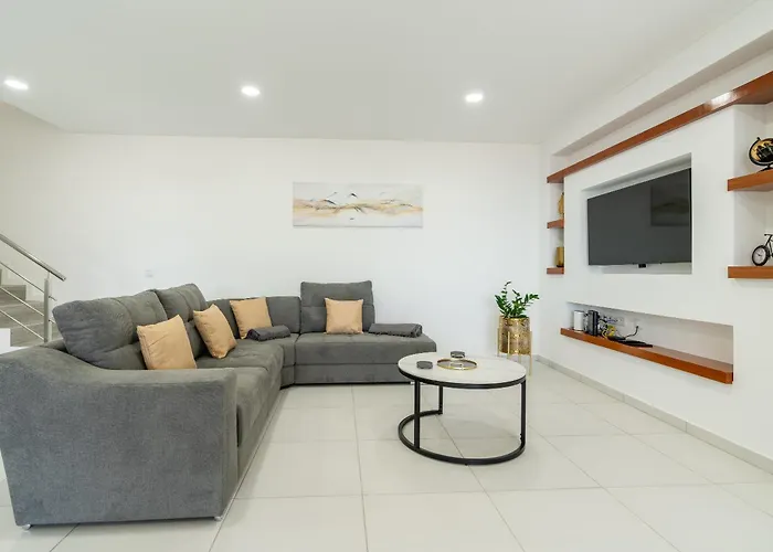 Casa Antonette, Lovely House With A Pool Casa de Férias Calheta (Madeira)