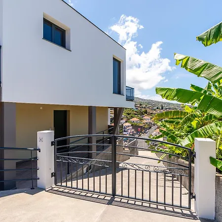 Tatil Evi Casa Antonette, Lovely House With A Pool Calheta (Madeira)