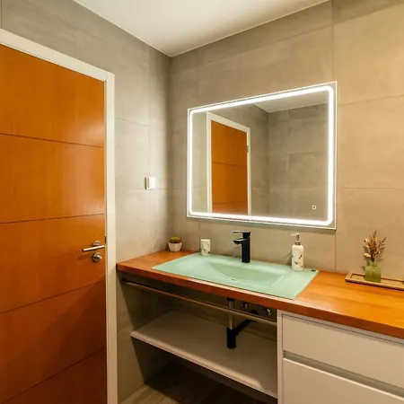 Casa Antonette, Lovely House With A Pool Tatil Evi Calheta (Madeira)