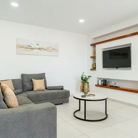 Casa Antonette, Lovely House With A Pool Casa vacanze