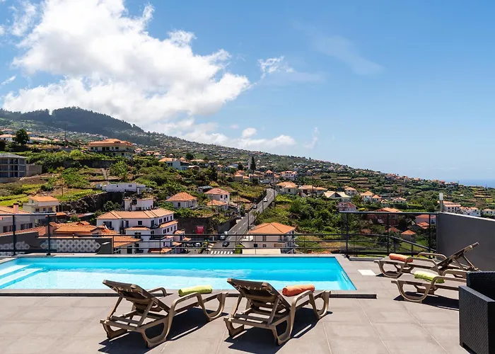 Casa Antonette, Lovely House With A Pool Hébergement de vacances