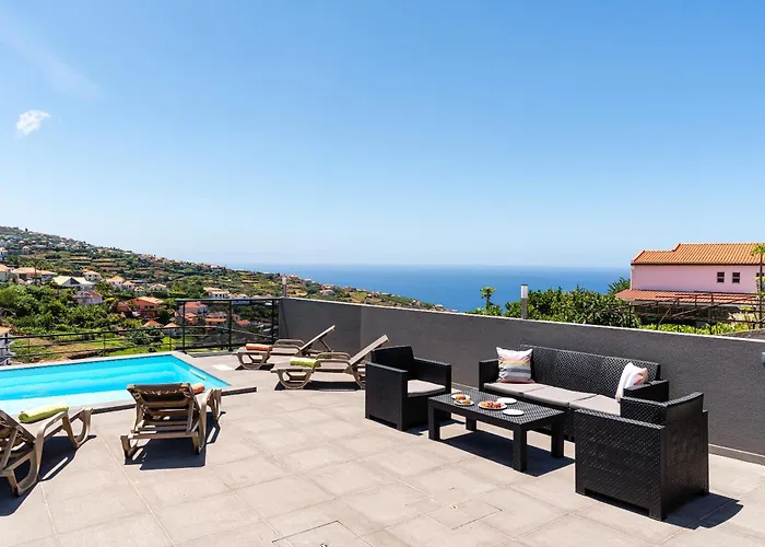 Casa Antonette, Lovely House With A Pool Hébergement de vacances Calheta (Madeira)