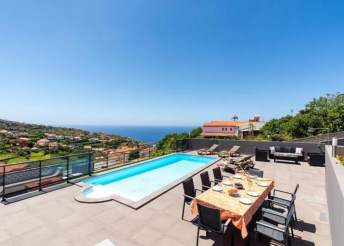 Casa Antonette, Lovely House With A Pool Hébergement de vacances